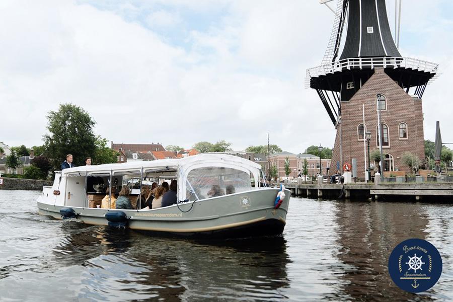 Rondvaart incl. kaasfondue en onbeperkt drinken in Haarlem