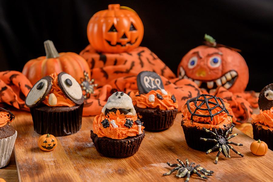 Halloween-gebak van Saartjes Taartjes: dripcake, cupcakes of tartelette